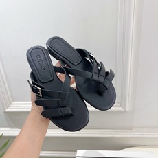 COTEMP 春夏新品 复古罗马平底拖鞋—————————作为这两年最受欢迎的设计师牌,设计简单、细节巧 COTEMP 春夏新品 复古罗马平底拖鞋—————————作为这两年最受欢迎的设计师牌,设计简单、细节巧