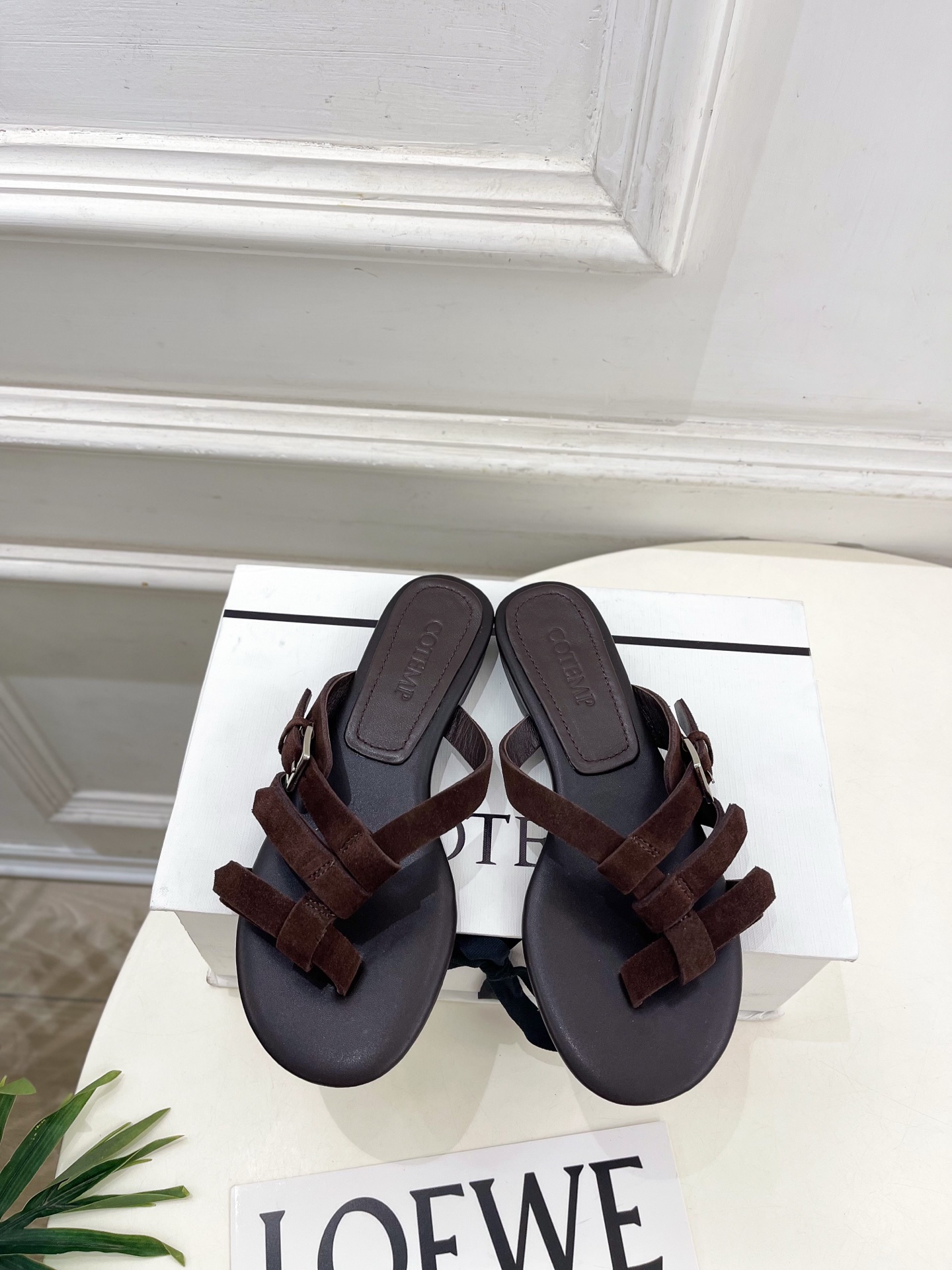 COTEMP 春夏新品 复古罗马平底拖鞋—————————作为这两年最受欢迎的设计师牌，设计简单、细节巧