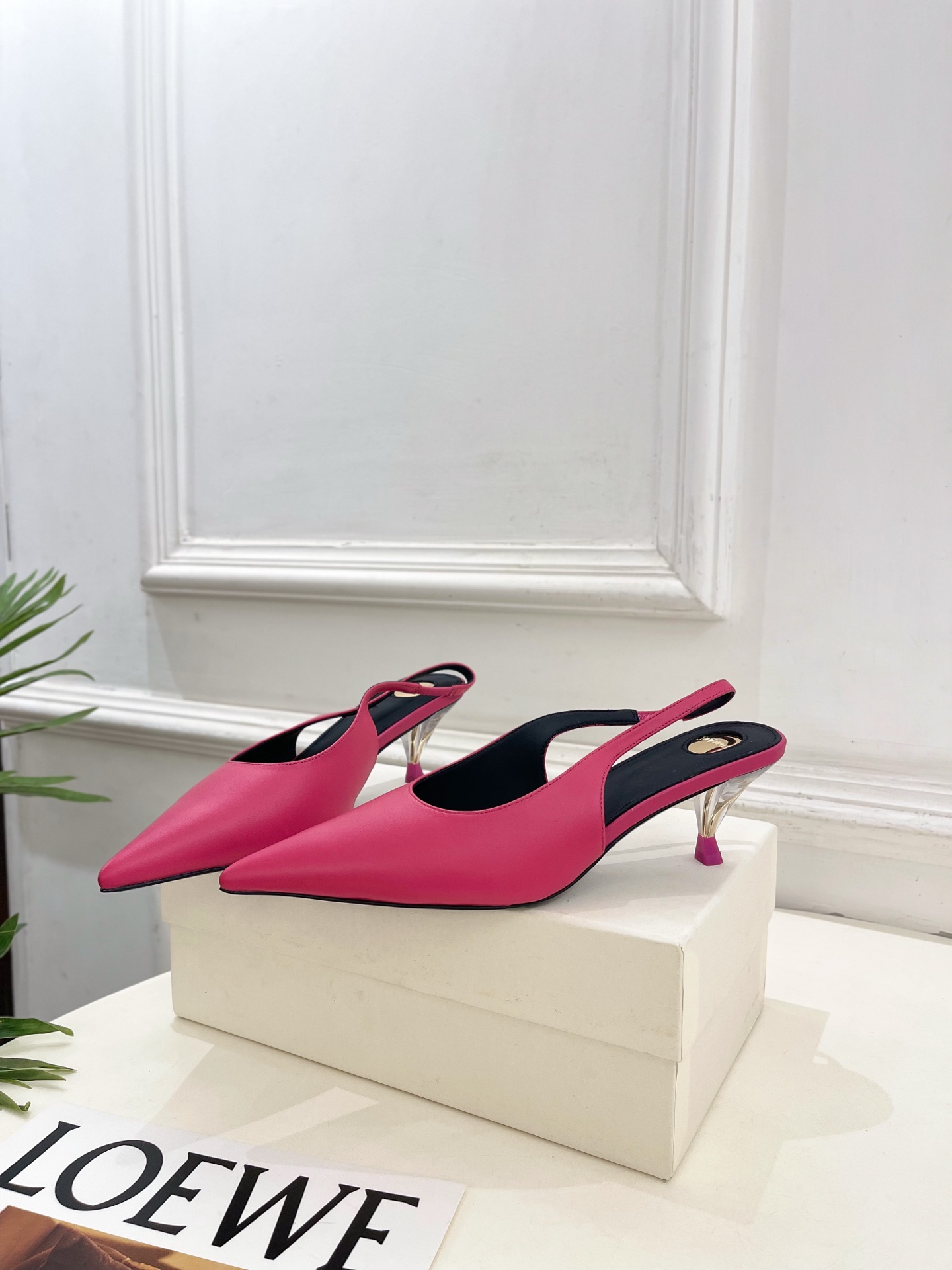SAIN*LAURENT  圣罗兰 26𝐬𝐬2026春夏新品YSL极简后空猫跟凉鞋 上新☑️——————