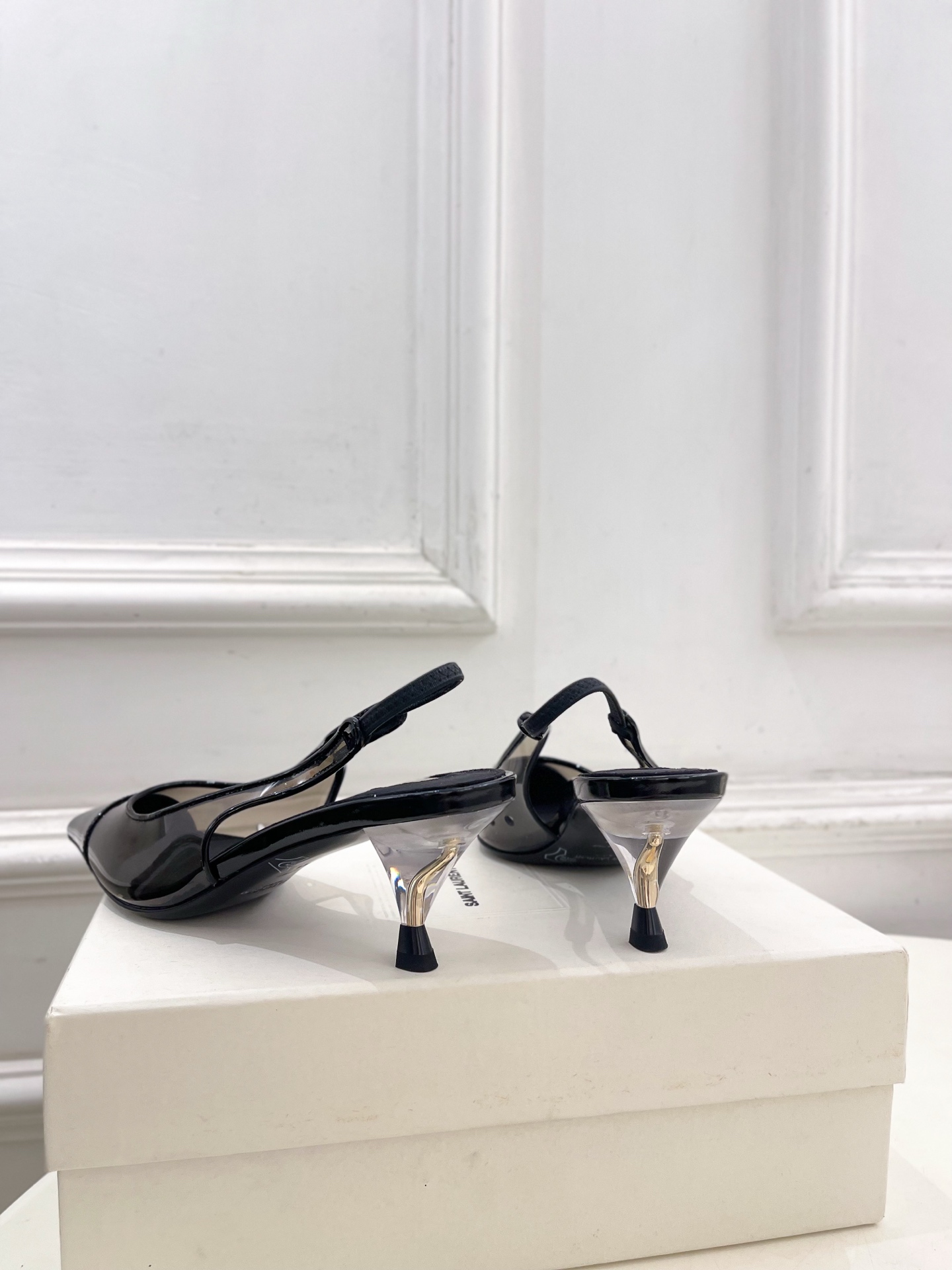 SAIN*LAURENT  圣罗兰 26𝐬𝐬2026春夏新品YSL胶片拼色后空猫跟凉鞋 上新☑️————