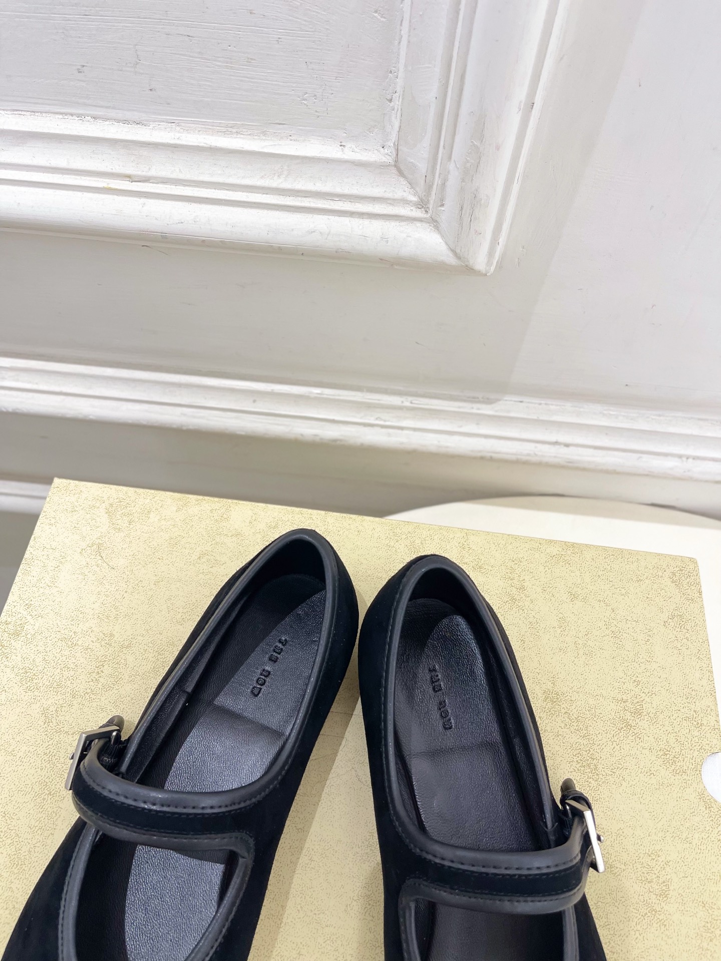 The row 2026春夏新品 TR极简扣带玛丽珍平底鞋—————————作为这两年最受欢迎的设计师牌