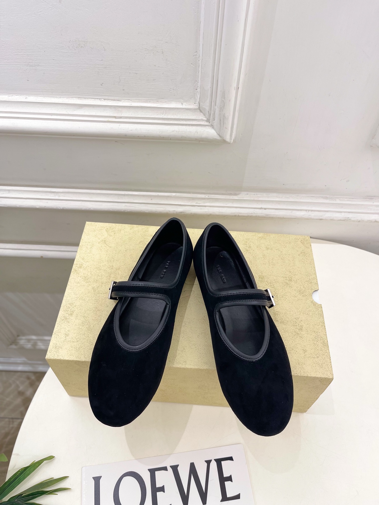 The row 2026春夏新品 TR极简扣带玛丽珍平底鞋—————————作为这两年最受欢迎的设计师牌