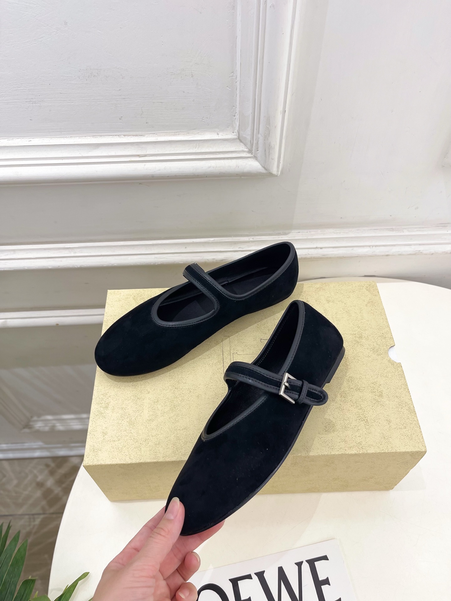 The row 2026春夏新品 TR极简扣带玛丽珍平底鞋—————————作为这两年最受欢迎的设计师牌
