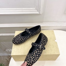 The row 2026春夏新品 TR极简扣带玛丽珍平底鞋—————————作为这两年最受欢迎的设计师牌 The row 2026春夏新品 TR极简扣带玛丽珍平底鞋—————————作为这两年最受欢迎的设计师牌
