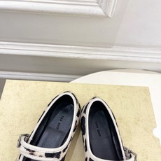 The row 2026春夏新品 TR极简扣带玛丽珍平底鞋—————————作为这两年最受欢迎的设计师牌 The row 2026春夏新品 TR极简扣带玛丽珍平底鞋—————————作为这两年最受欢迎的设计师牌
