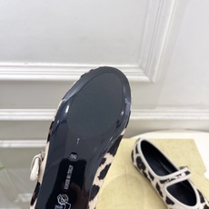 The row 2026春夏新品 TR极简扣带玛丽珍平底鞋—————————作为这两年最受欢迎的设计师牌 The row 2026春夏新品 TR极简扣带玛丽珍平底鞋—————————作为这两年最受欢迎的设计师牌