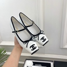 𝐂𝐇𝐀𝐍𝐄𝐋 | 小香 26𝐬𝐬 🦋2026 春夏新品 专柜经典走秀款 小香双C蝴蝶结猪鼻子玛丽珍 𝐂𝐇𝐀𝐍𝐄𝐋 | 小香 26𝐬𝐬 🦋2026 春夏新品 专柜经典走秀款 小香双C蝴蝶结猪鼻子玛丽珍