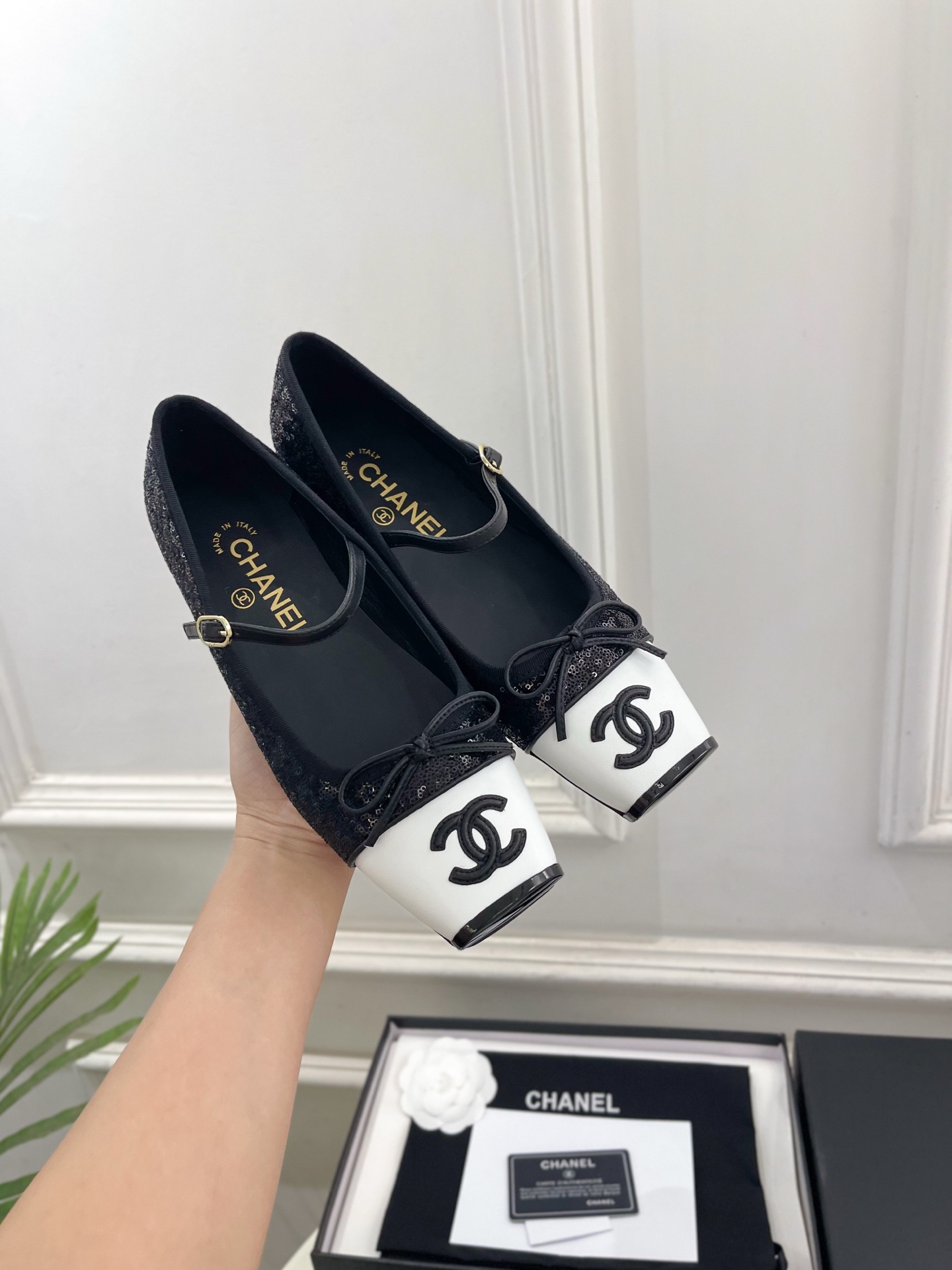 𝐂𝐇𝐀𝐍𝐄𝐋  | 小香  26𝐬𝐬 🦋2026 春夏新品  专柜经典走秀款 小香双C蝴蝶结猪鼻子玛丽珍