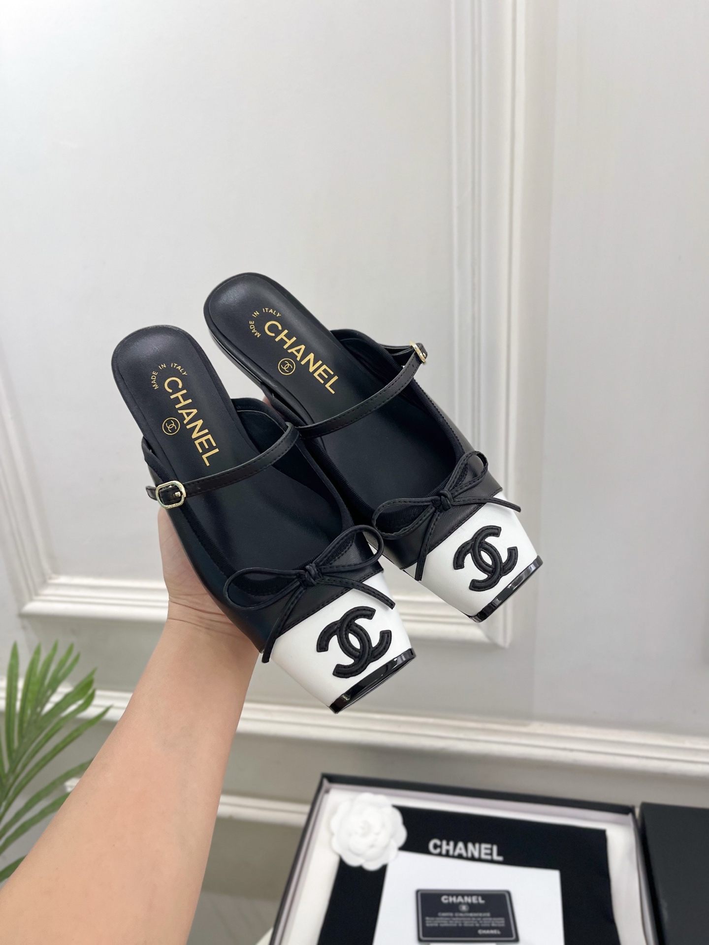 𝐂𝐇𝐀𝐍𝐄𝐋  | 小香  26𝐬𝐬 🦋2026 春夏新品  专柜经典走秀款 小香双C蝴蝶结猪鼻子玛丽珍