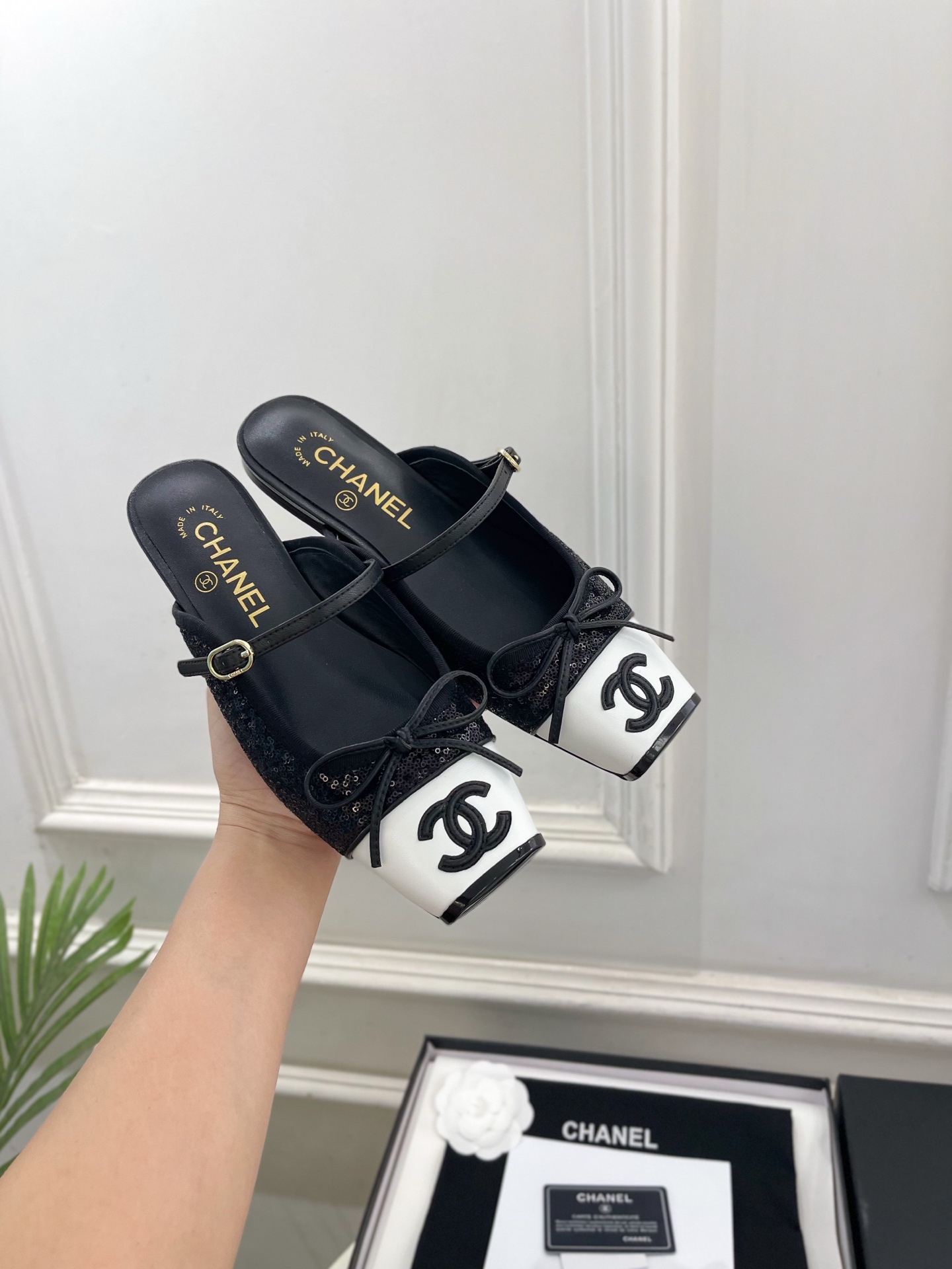 𝐂𝐇𝐀𝐍𝐄𝐋  | 小香  26𝐬𝐬 🦋2026 春夏新品  专柜经典走秀款 小香双C蝴蝶结猪鼻子玛丽珍