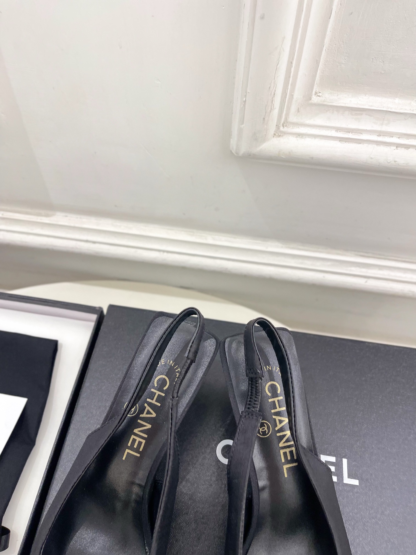 𝐂𝐇𝐀𝐍𝐄𝐋  | 小香  26𝐬𝐬 🦋2026 春夏新品  专柜经典走秀款 小香双C珍珠蝴蝶结鱼嘴高跟