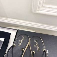 𝐂𝐇𝐀𝐍𝐄𝐋 | 小香 26𝐬𝐬 🦋2026 春夏新品 专柜经典走秀款 小香双C夹脚麻绳底人字拖鞋 𝐂𝐇𝐀𝐍𝐄𝐋 | 小香 26𝐬𝐬 🦋2026 春夏新品 专柜经典走秀款 小香双C夹脚麻绳底人字拖鞋