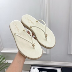 𝐂𝐇𝐀𝐍𝐄𝐋 | 小香 26𝐬𝐬 🦋2026 春夏新品 专柜经典走秀款 小香双C夹脚麻绳底人字拖鞋 𝐂𝐇𝐀𝐍𝐄𝐋 | 小香 26𝐬𝐬 🦋2026 春夏新品 专柜经典走秀款 小香双C夹脚麻绳底人字拖鞋