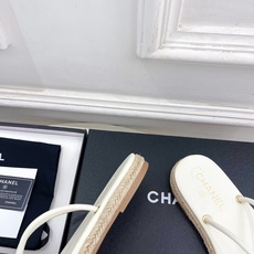 𝐂𝐇𝐀𝐍𝐄𝐋 | 小香 26𝐬𝐬 🦋2026 春夏新品 专柜经典走秀款 小香双C夹脚麻绳底人字拖鞋 𝐂𝐇𝐀𝐍𝐄𝐋 | 小香 26𝐬𝐬 🦋2026 春夏新品 专柜经典走秀款 小香双C夹脚麻绳底人字拖鞋