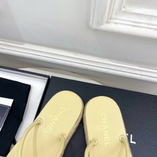 𝐂𝐇𝐀𝐍𝐄𝐋 | 小香 26𝐬𝐬 🦋2026 春夏新品 专柜经典走秀款 小香双C夹脚麻绳底人字拖鞋 𝐂𝐇𝐀𝐍𝐄𝐋 | 小香 26𝐬𝐬 🦋2026 春夏新品 专柜经典走秀款 小香双C夹脚麻绳底人字拖鞋