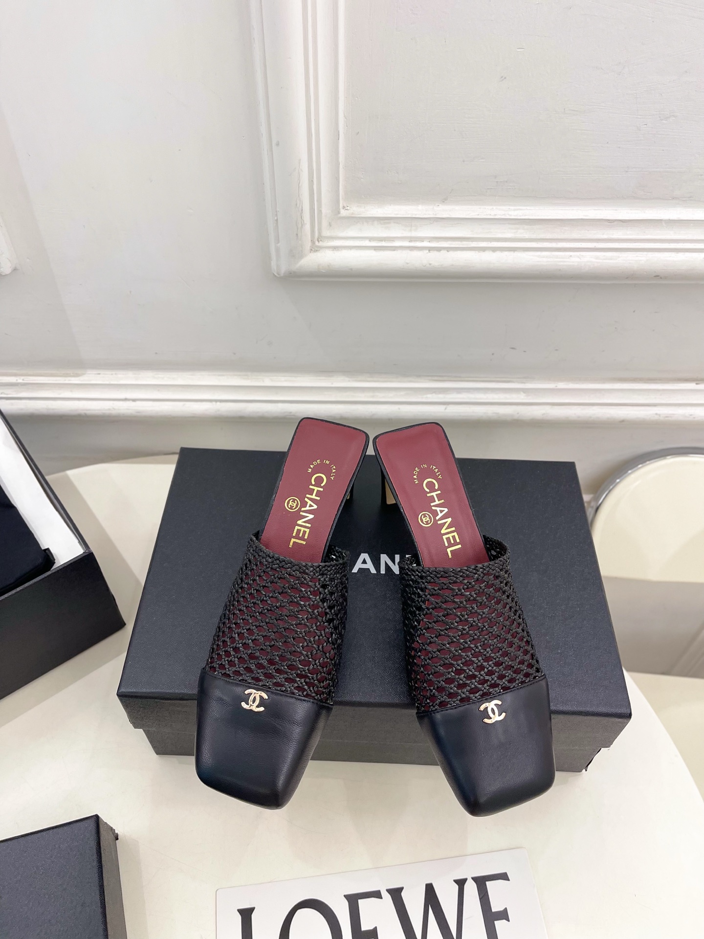 𝐂𝐇𝐀𝐍𝐄𝐋  | 小香  26𝐬𝐬 🦋2026 春夏新品  专柜经典走秀款 小香双C拼色编织镂空高跟拖