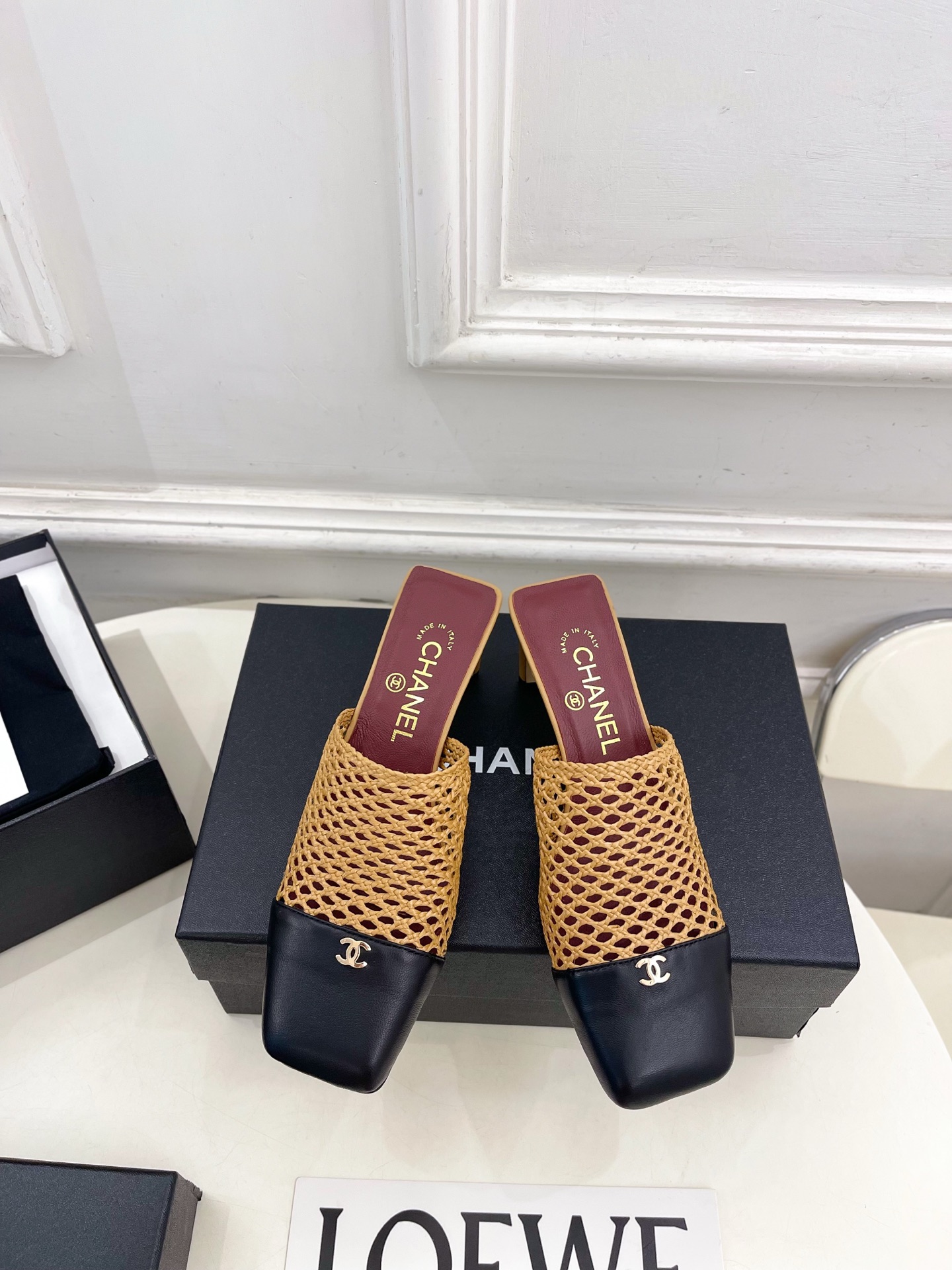𝐂𝐇𝐀𝐍𝐄𝐋  | 小香  26𝐬𝐬 🦋2026 春夏新品  专柜经典走秀款 小香双C拼色编织镂空高跟拖