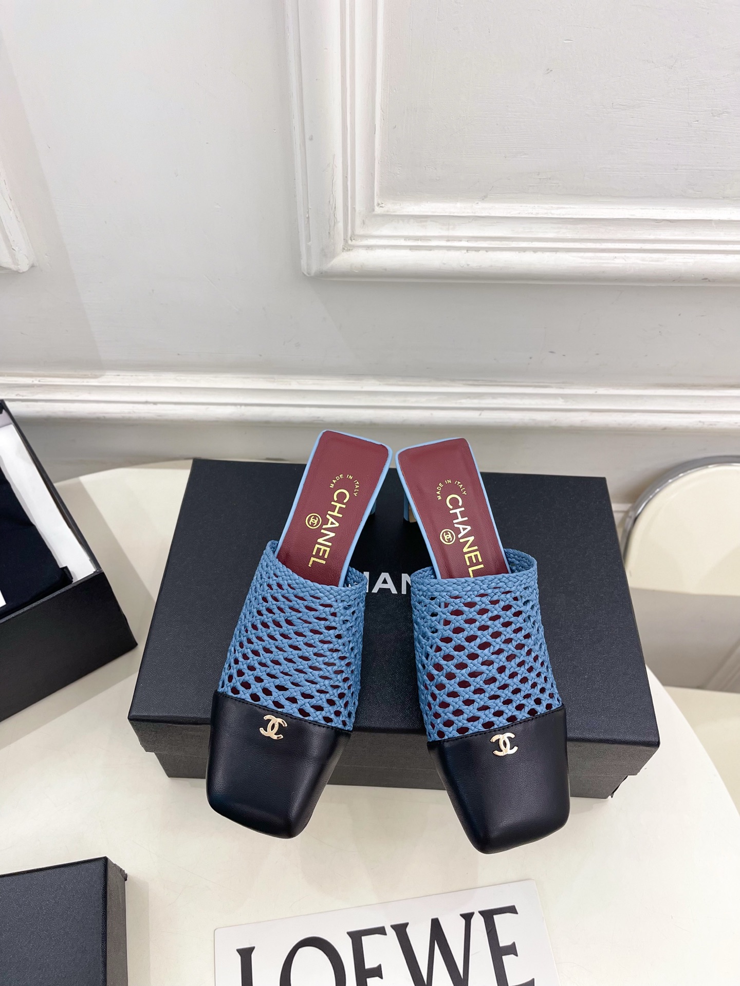 𝐂𝐇𝐀𝐍𝐄𝐋  | 小香  26𝐬𝐬 🦋2026 春夏新品  专柜经典走秀款 小香双C拼色编织镂空高跟拖