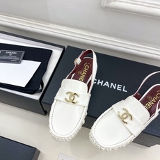 𝐂𝐇𝐀𝐍𝐄𝐋 | 小香 26𝐬𝐬 🦋2026 春夏新品 专柜经典走秀款 双C老钱风褶皱乐福后带凉鞋 𝐂𝐇𝐀𝐍𝐄𝐋 | 小香 26𝐬𝐬 🦋2026 春夏新品 专柜经典走秀款 双C老钱风褶皱乐福后带凉鞋