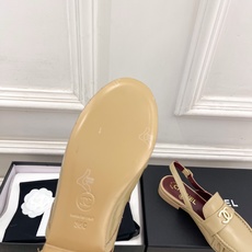𝐂𝐇𝐀𝐍𝐄𝐋 | 小香 26𝐬𝐬 🦋2026 春夏新品 专柜经典走秀款 双C老钱风褶皱乐福后带凉鞋 𝐂𝐇𝐀𝐍𝐄𝐋 | 小香 26𝐬𝐬 🦋2026 春夏新品 专柜经典走秀款 双C老钱风褶皱乐福后带凉鞋