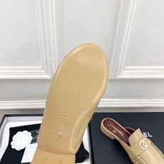 𝐂𝐇𝐀𝐍𝐄𝐋 | 小香 26𝐬𝐬 🦋2026 春夏新品 专柜经典走秀款 双C老钱风褶皱乐福半拖鞋 𝐂𝐇𝐀𝐍𝐄𝐋 | 小香 26𝐬𝐬 🦋2026 春夏新品 专柜经典走秀款 双C老钱风褶皱乐福半拖鞋