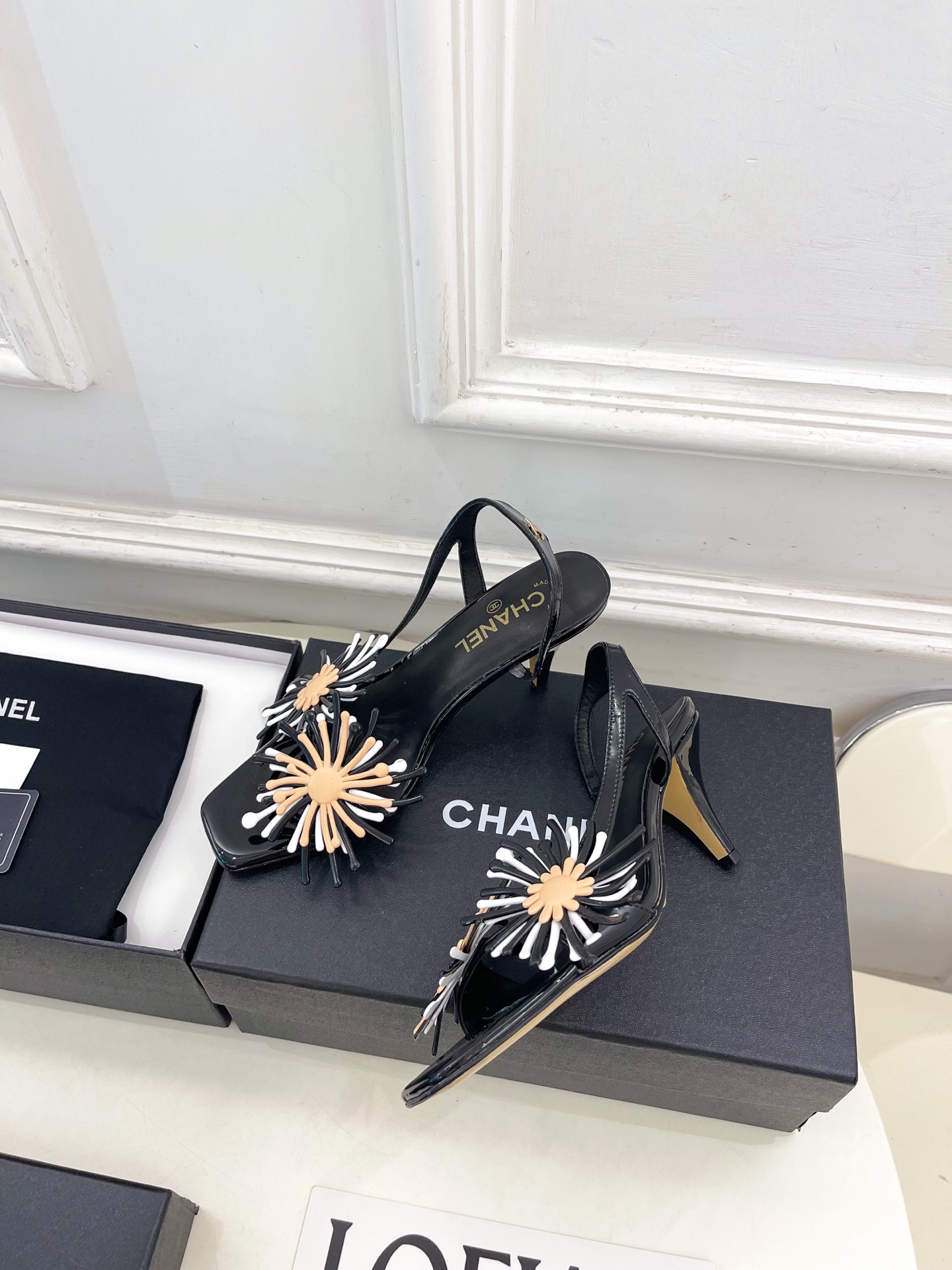 𝐂𝐇𝐀𝐍𝐄𝐋 | 小香 26𝐬𝐬 🦋2026 春夏新品 专柜经典走秀款 小香双C 莫奈花园高跟凉鞋 𝐂𝐇𝐀𝐍𝐄𝐋 | 小香 26𝐬𝐬 🦋2026 春夏新品 专柜经典走秀款 小香双C 莫奈花园高跟凉鞋
