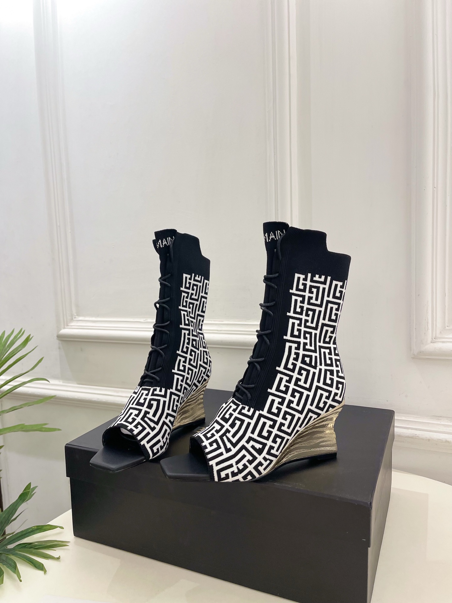 Balmain巴尔曼 代购级别⚠️2026春夏新品 经典针织弹力坡跟方头鱼嘴袜子靴—————————顶级 Balmain巴尔曼 代购级别⚠️2026春夏新品 经典针织弹力坡跟方头鱼嘴袜子靴—————————顶级