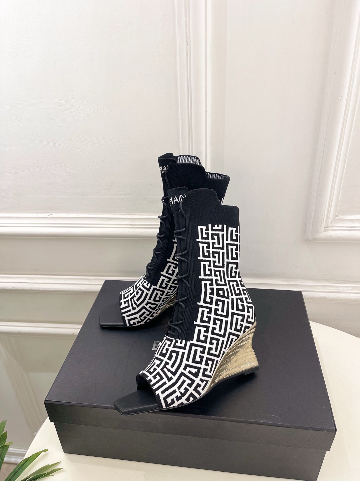 Balmain巴尔曼 代购级别⚠️2026春夏新品 经典针织弹力坡跟方头鱼嘴袜子靴—————————顶级 Balmain巴尔曼 代购级别⚠️2026春夏新品 经典针织弹力坡跟方头鱼嘴袜子靴—————————顶级