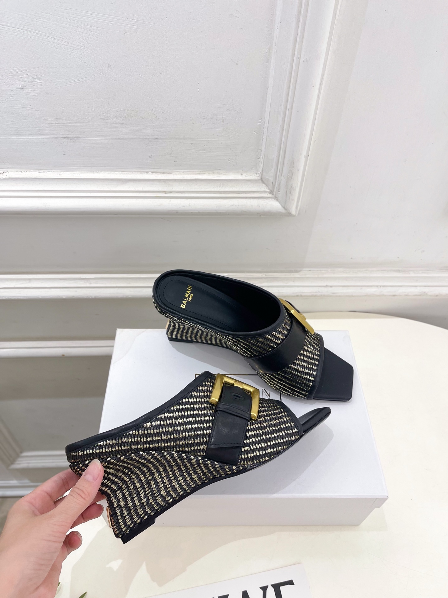 Balmain巴尔曼 代购级别⚠️2026春夏新品 经典皮带扣坡跟方头拖鞋—————————顶级奢侈品牌 Balmain巴尔曼 代购级别⚠️2026春夏新品 经典皮带扣坡跟方头拖鞋—————————顶级奢侈品牌