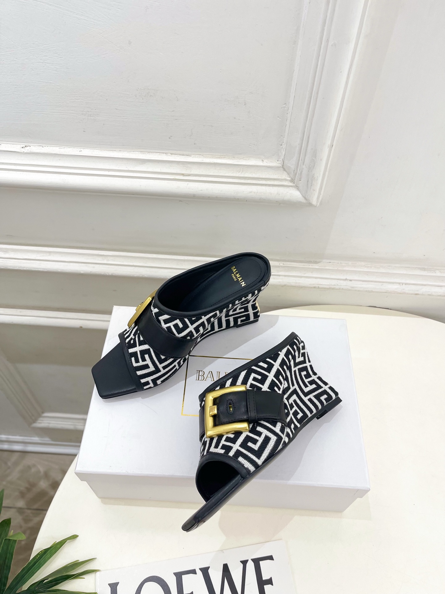 Balmain巴尔曼 代购级别⚠️2026春夏新品 经典皮带扣坡跟方头拖鞋—————————顶级奢侈品牌 Balmain巴尔曼 代购级别⚠️2026春夏新品 经典皮带扣坡跟方头拖鞋—————————顶级奢侈品牌