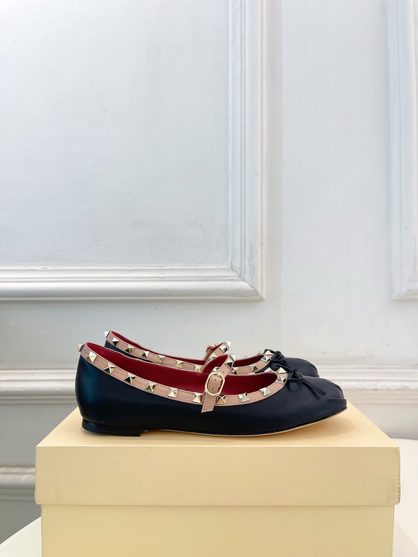 Valentino 华伦天奴 26𝐬𝐬2026春夏新品 ROCKSTUD 鉚钉玛丽珍芭蕾舞平底鞋上新☑️