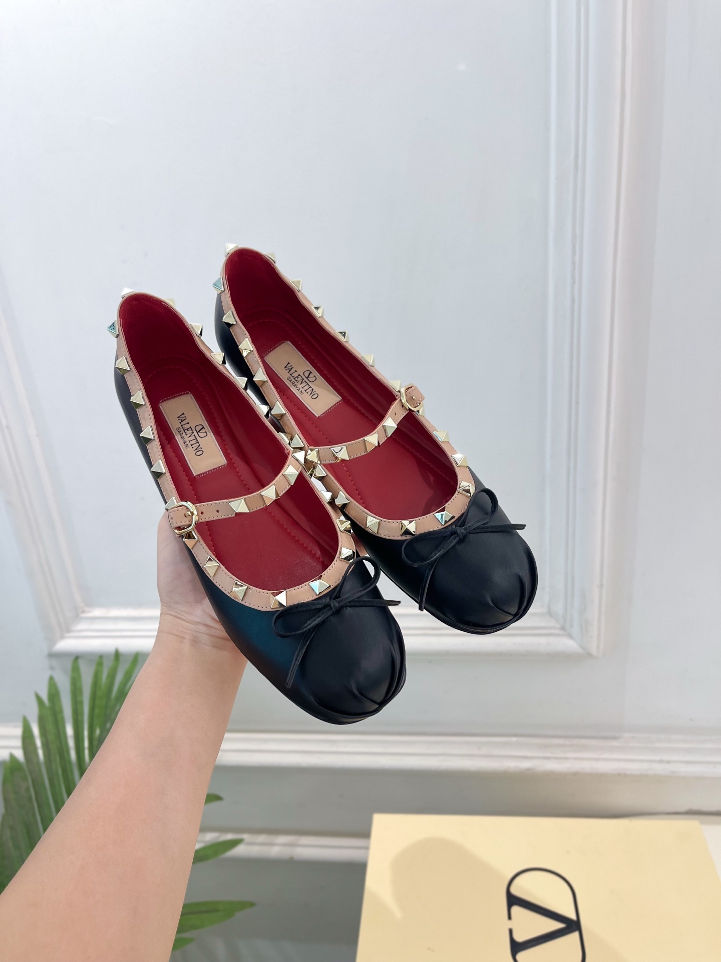Valentino 华伦天奴 26𝐬𝐬2026春夏新品 ROCKSTUD 鉚钉玛丽珍芭蕾舞平底鞋上新☑️