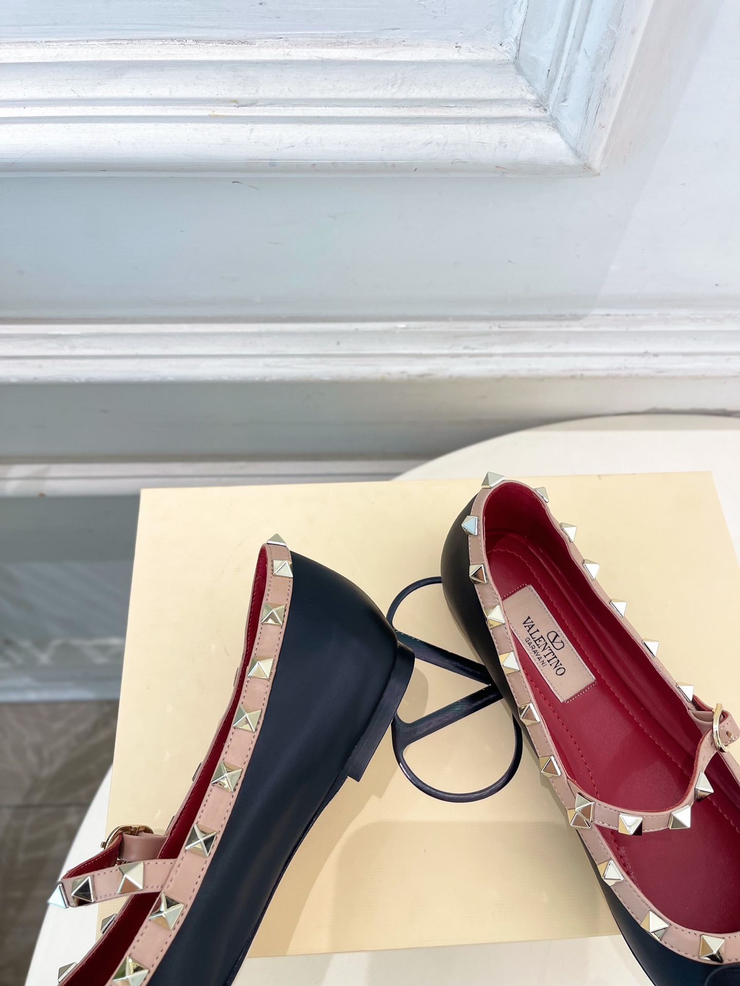 Valentino 华伦天奴 26𝐬𝐬2026春夏新品 ROCKSTUD 鉚钉玛丽珍芭蕾舞平底鞋上新☑️