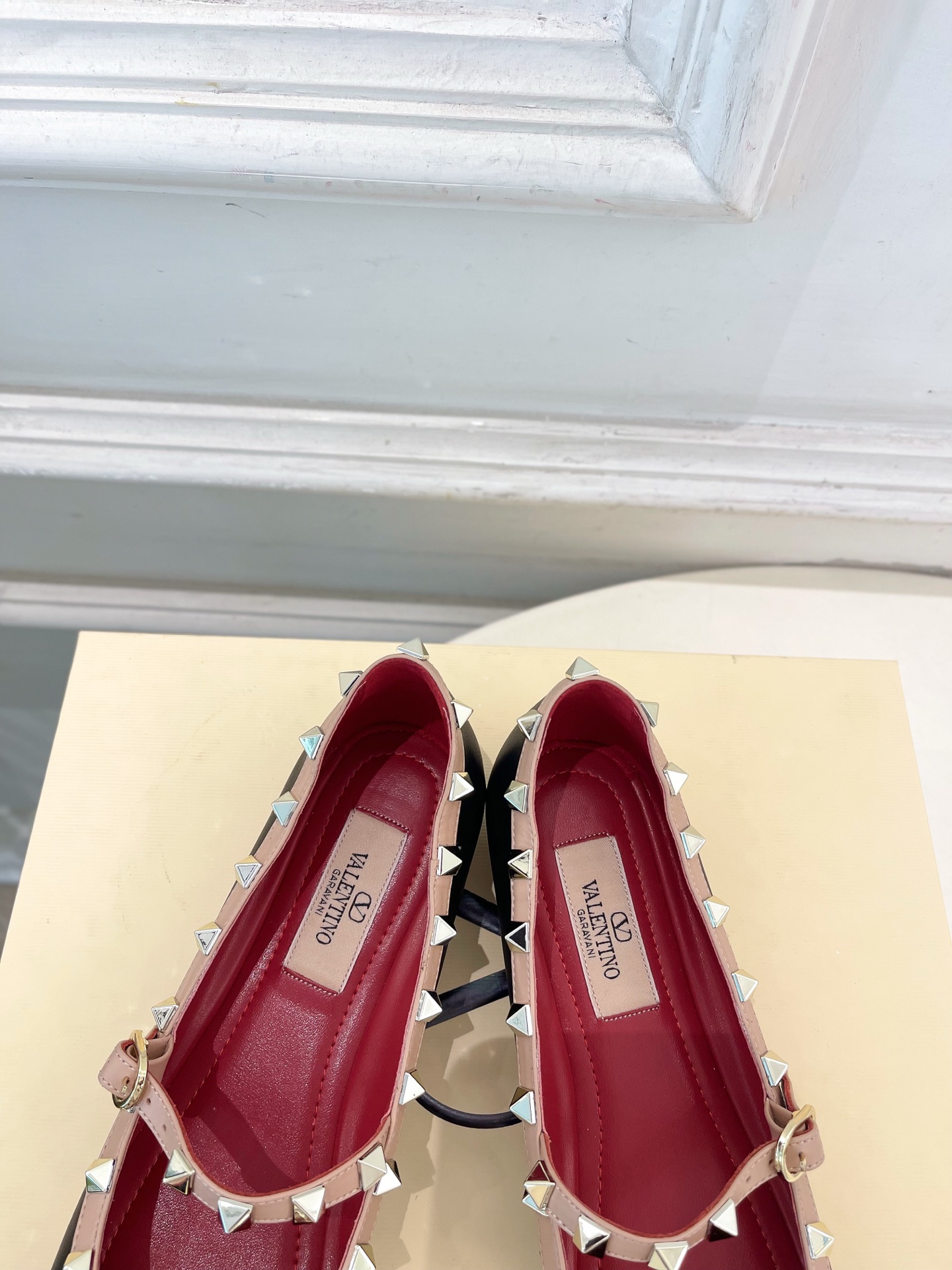 Valentino 华伦天奴 26𝐬𝐬2026春夏新品 ROCKSTUD 鉚钉玛丽珍芭蕾舞平底鞋上新☑️
