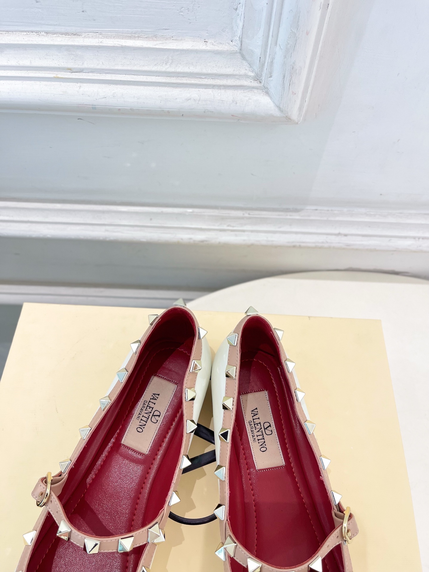 Valentino 华伦天奴 26𝐬𝐬2026春夏新品 ROCKSTUD 鉚钉玛丽珍芭蕾舞平底鞋上新☑️