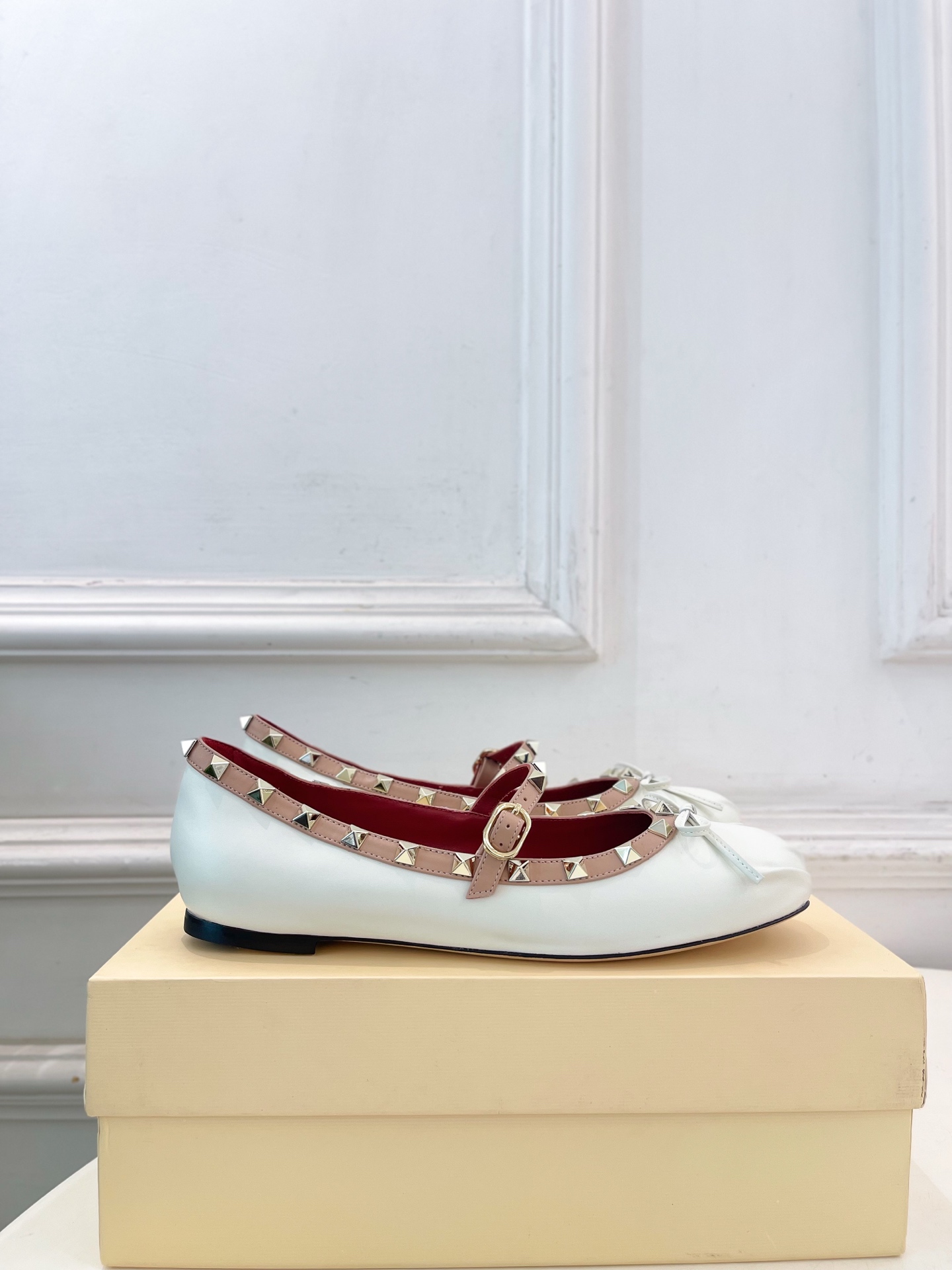 Valentino 华伦天奴 26𝐬𝐬2026春夏新品 ROCKSTUD 鉚钉玛丽珍芭蕾舞平底鞋上新☑️