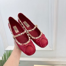 Valentino 华伦天奴 26𝐬𝐬2026春夏新品 ROCKSTUD 鉚钉玛丽珍芭蕾舞平底鞋上新☑️ Valentino 华伦天奴 26𝐬𝐬2026春夏新品 ROCKSTUD 鉚钉玛丽珍芭蕾舞平底鞋上新☑️