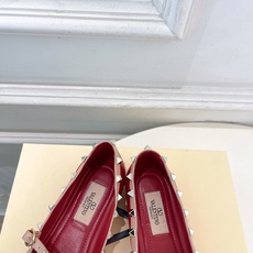 Valentino 华伦天奴 26𝐬𝐬2026春夏新品 ROCKSTUD 鉚钉玛丽珍芭蕾舞平底鞋上新☑️ Valentino 华伦天奴 26𝐬𝐬2026春夏新品 ROCKSTUD 鉚钉玛丽珍芭蕾舞平底鞋上新☑️