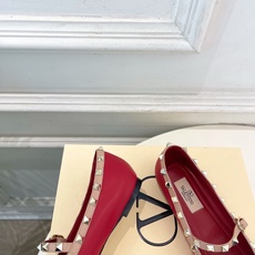 Valentino 华伦天奴 26𝐬𝐬2026春夏新品 ROCKSTUD 鉚钉玛丽珍芭蕾舞平底鞋上新☑️ Valentino 华伦天奴 26𝐬𝐬2026春夏新品 ROCKSTUD 鉚钉玛丽珍芭蕾舞平底鞋上新☑️