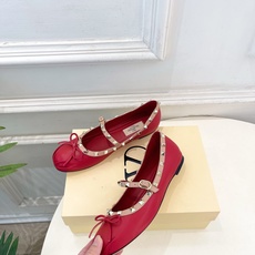 Valentino 华伦天奴 26𝐬𝐬2026春夏新品 ROCKSTUD 鉚钉玛丽珍芭蕾舞平底鞋上新☑️ Valentino 华伦天奴 26𝐬𝐬2026春夏新品 ROCKSTUD 鉚钉玛丽珍芭蕾舞平底鞋上新☑️