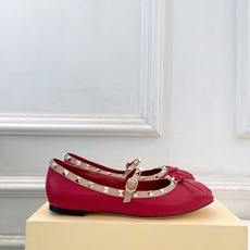 Valentino 华伦天奴 26𝐬𝐬2026春夏新品 ROCKSTUD 鉚钉玛丽珍芭蕾舞平底鞋上新☑️ Valentino 华伦天奴 26𝐬𝐬2026春夏新品 ROCKSTUD 鉚钉玛丽珍芭蕾舞平底鞋上新☑️