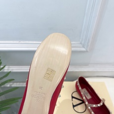 Valentino 华伦天奴 26𝐬𝐬2026春夏新品 ROCKSTUD 鉚钉玛丽珍芭蕾舞平底鞋上新☑️ Valentino 华伦天奴 26𝐬𝐬2026春夏新品 ROCKSTUD 鉚钉玛丽珍芭蕾舞平底鞋上新☑️