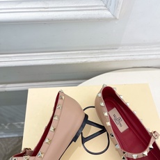 Valentino 华伦天奴 26𝐬𝐬2026春夏新品 ROCKSTUD 鉚钉玛丽珍芭蕾舞平底鞋上新☑️ Valentino 华伦天奴 26𝐬𝐬2026春夏新品 ROCKSTUD 鉚钉玛丽珍芭蕾舞平底鞋上新☑️