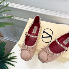 Valentino 华伦天奴 26𝐬𝐬2026春夏新品 ROCKSTUD 鉚钉玛丽珍芭蕾舞平底鞋上新☑️ Valentino 华伦天奴 26𝐬𝐬2026春夏新品 ROCKSTUD 鉚钉玛丽珍芭蕾舞平底鞋上新☑️
