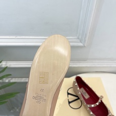 Valentino 华伦天奴 26𝐬𝐬2026春夏新品 ROCKSTUD 鉚钉玛丽珍芭蕾舞平底鞋上新☑️ Valentino 华伦天奴 26𝐬𝐬2026春夏新品 ROCKSTUD 鉚钉玛丽珍芭蕾舞平底鞋上新☑️
