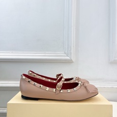 Valentino 华伦天奴 26𝐬𝐬2026春夏新品 ROCKSTUD 鉚钉玛丽珍芭蕾舞平底鞋上新☑️ Valentino 华伦天奴 26𝐬𝐬2026春夏新品 ROCKSTUD 鉚钉玛丽珍芭蕾舞平底鞋上新☑️