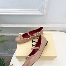 Valentino 华伦天奴 26𝐬𝐬2026春夏新品 ROCKSTUD 鉚钉玛丽珍芭蕾舞平底鞋上新☑️ Valentino 华伦天奴 26𝐬𝐬2026春夏新品 ROCKSTUD 鉚钉玛丽珍芭蕾舞平底鞋上新☑️