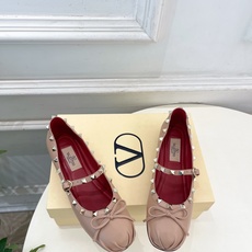 Valentino 华伦天奴 26𝐬𝐬2026春夏新品 ROCKSTUD 鉚钉玛丽珍芭蕾舞平底鞋上新☑️ Valentino 华伦天奴 26𝐬𝐬2026春夏新品 ROCKSTUD 鉚钉玛丽珍芭蕾舞平底鞋上新☑️