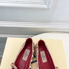 Valentino 华伦天奴 26𝐬𝐬2026春夏新品 ROCKSTUD 鉚钉玛丽珍芭蕾舞平底鞋上新☑️ Valentino 华伦天奴 26𝐬𝐬2026春夏新品 ROCKSTUD 鉚钉玛丽珍芭蕾舞平底鞋上新☑️
