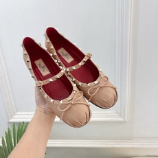 Valentino 华伦天奴 26𝐬𝐬2026春夏新品 ROCKSTUD 鉚钉玛丽珍芭蕾舞平底鞋上新☑️ Valentino 华伦天奴 26𝐬𝐬2026春夏新品 ROCKSTUD 鉚钉玛丽珍芭蕾舞平底鞋上新☑️